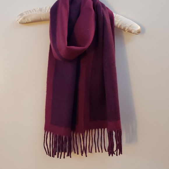 Never worn pure cashmere fringed Amicale scarf - Picture 4 of 4
